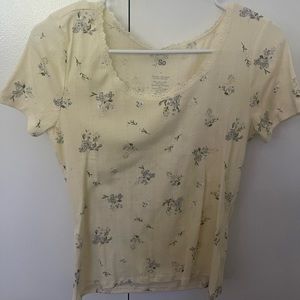 Cream colored scoop next shirt from Kohls. New without tags